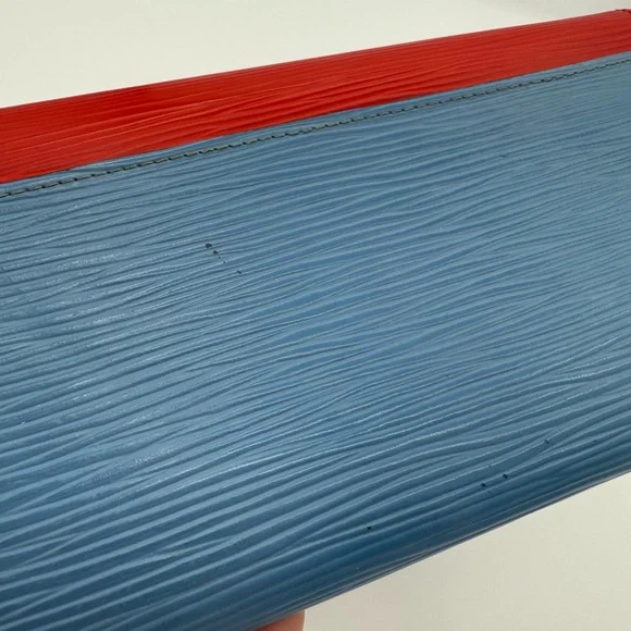 Rare Louis Vuitton Epi Tribal Wallet - Picture 3 of 10